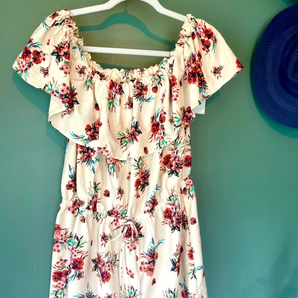 Live4Truth//Sundress//off the shoulder//floral pattern//tie waist